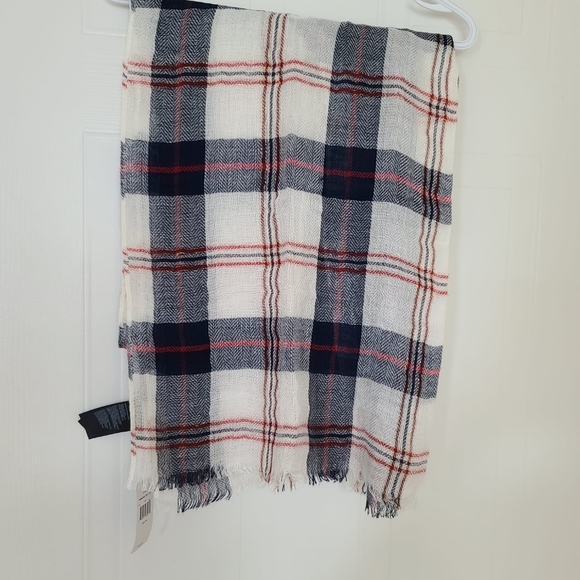 Tommy Hilfiger Plaid Scarf - Picture 1 of 4